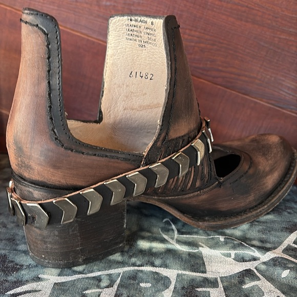 Freebird Blade Distressed Booties - Picture 7 of 15